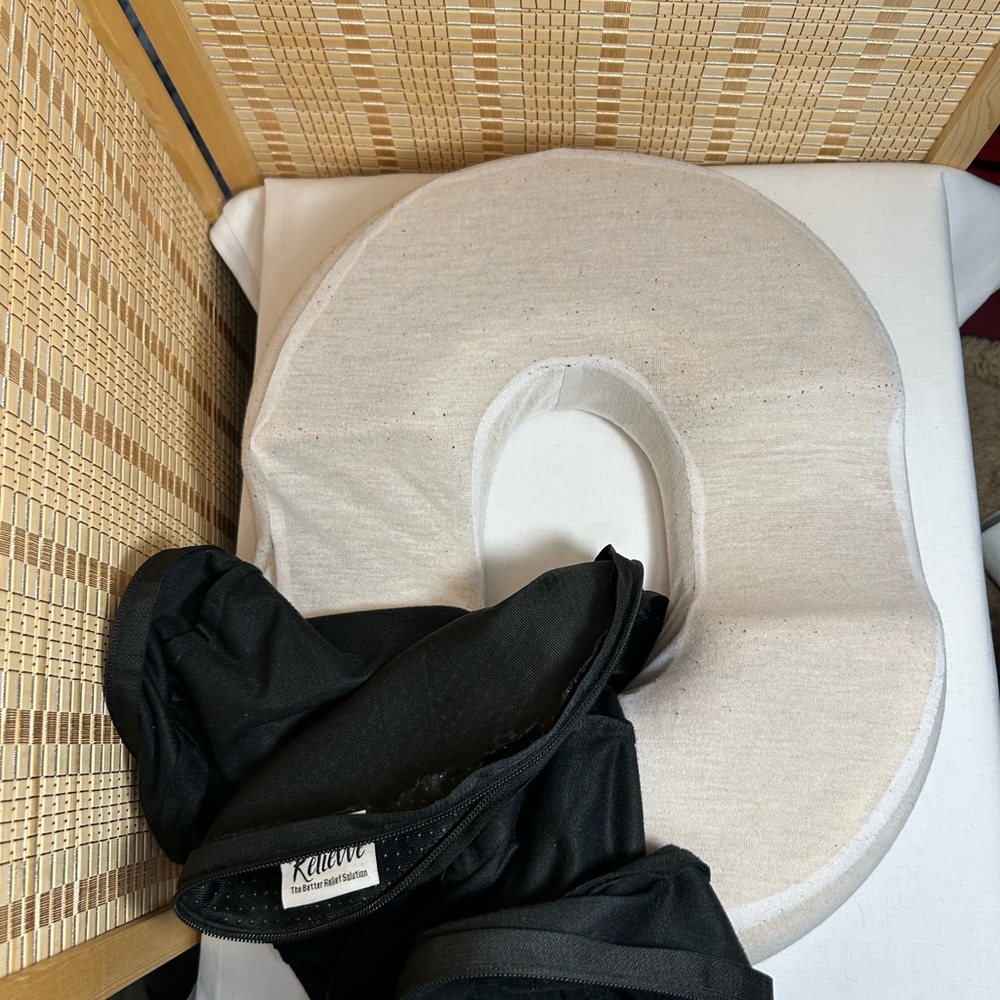 Black Donut Seat Cushion - Picture 4 of 8